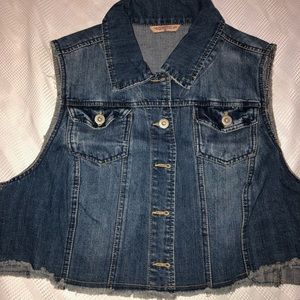Cropped vest